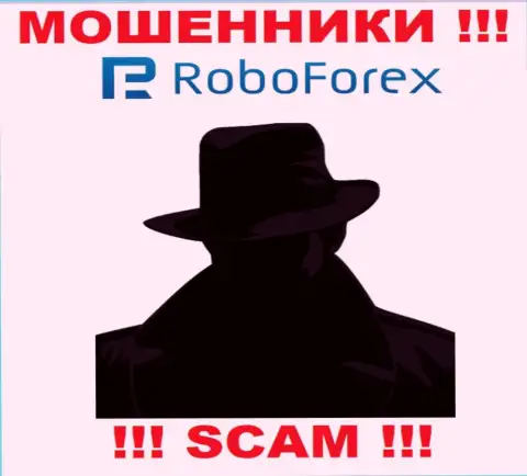 В internet сети нет ни единого упоминания о руководстве аферистов RoboForex Com